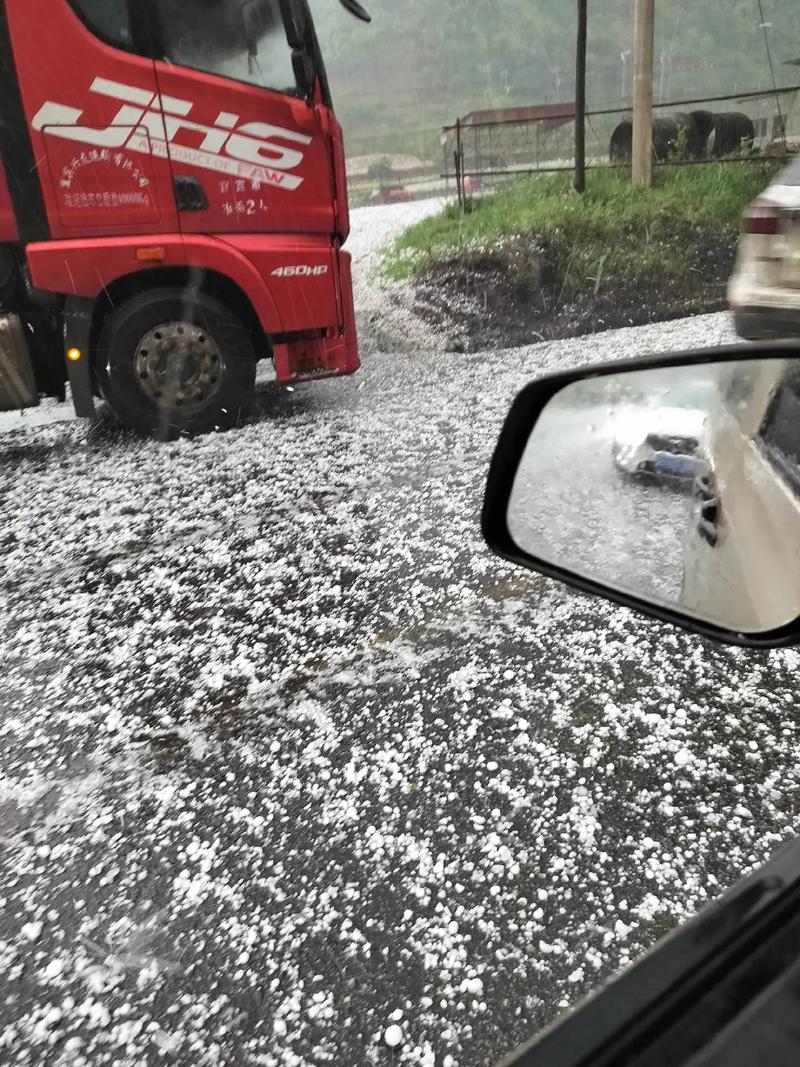 40毫米冰雹!贵州毕节遭“天打雷劈”